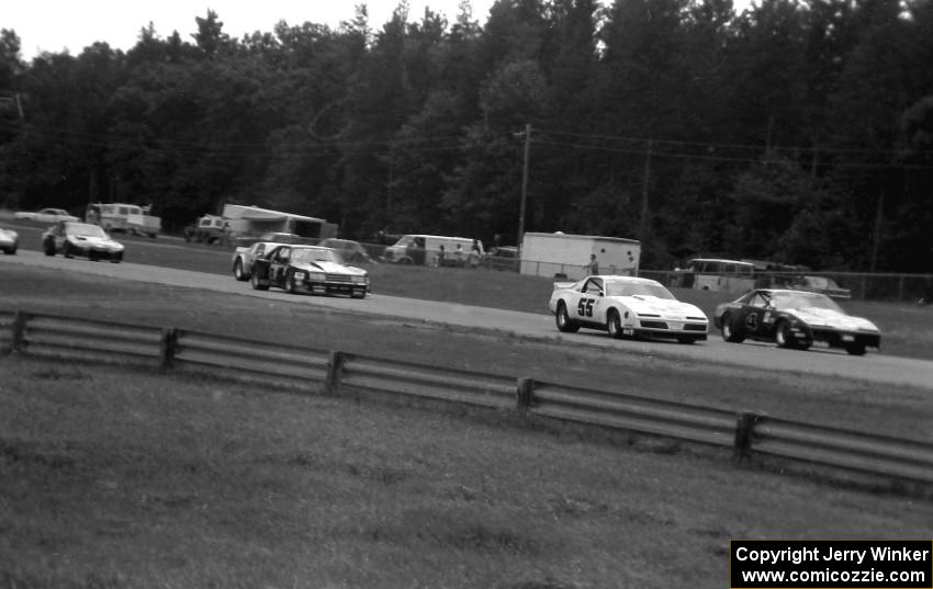 The gridded field comes down the Kinnard Straight on the pace lap.