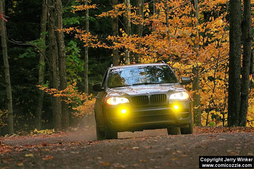 The '000' car, a BMW X5, on SS15, Mount Marquette.