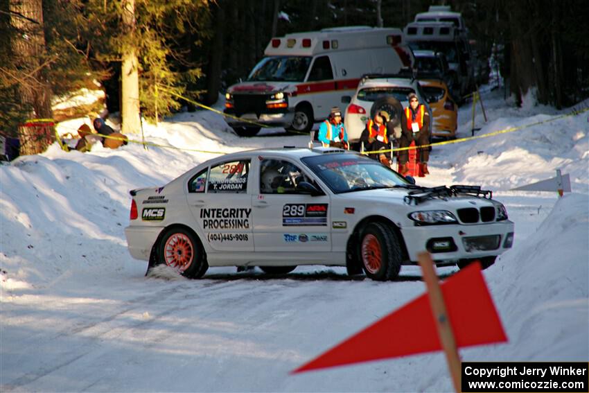 Steve Rowlands / Tessa Jordan BMW 330i spins on SS15, Agren-Hunters II.