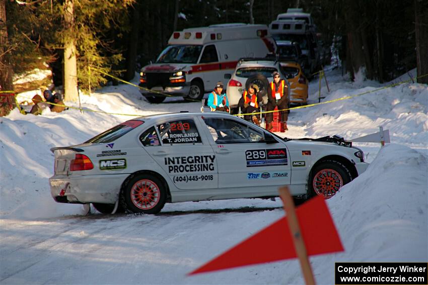 Steve Rowlands / Tessa Jordan BMW 330i spins on SS15, Agren-Hunters II.