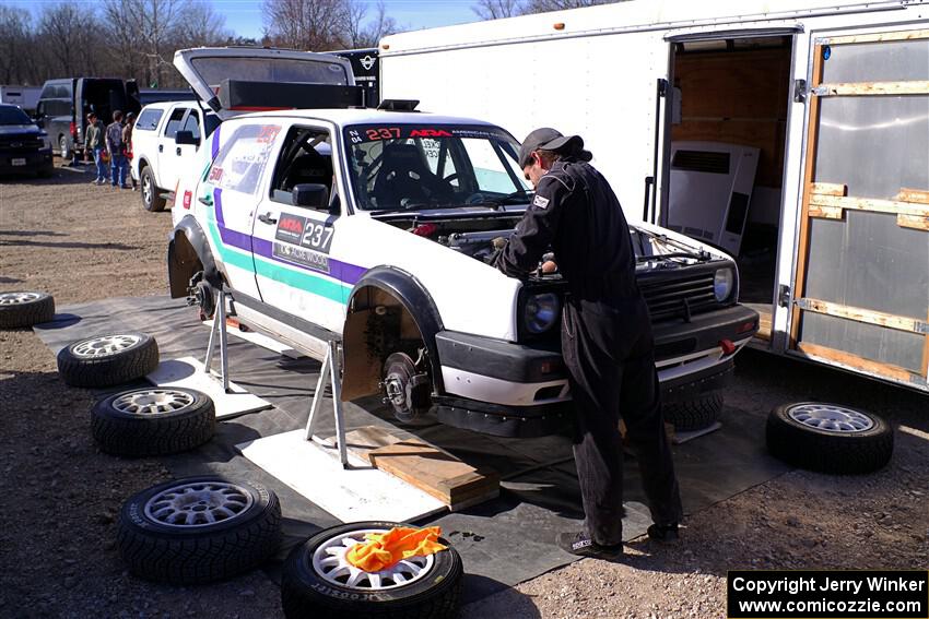 Micah Nickelson / Tyler Ptacek VW Golf at Potosi service on day one.