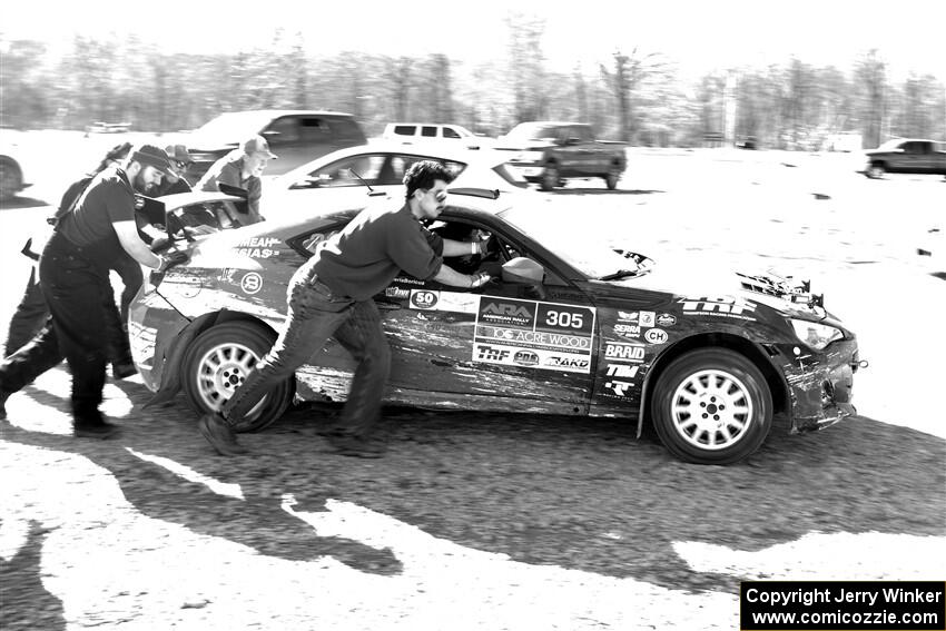 Santiago Iglesias / Cray Dumeah Subaru BRZ is pushed into service after losing the engine.