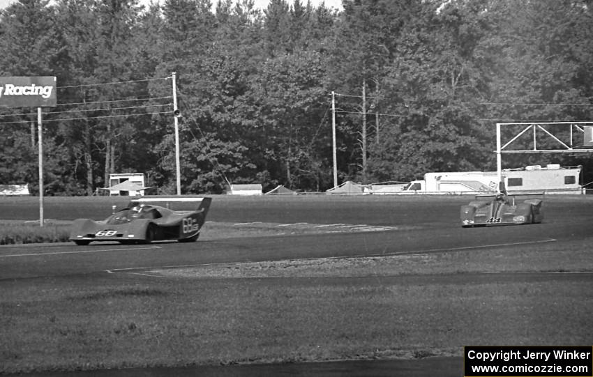 Rick DeJarld's Schkee leads Jerry Hansen's VDS-001/Chevy during the A Sports Racing battle.