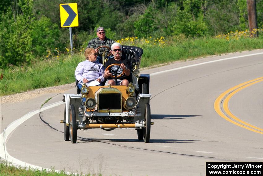 James Vasel's 1911 Brush Model Eand Pat McDivitt's 1906 Ford Model F