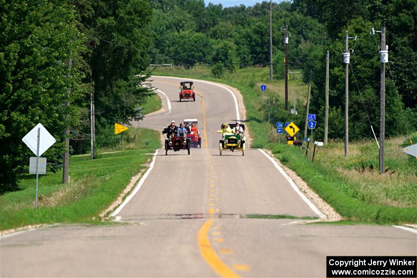 Wade Smith's 1905 Columbia passes John Guehl's 1907 REO
