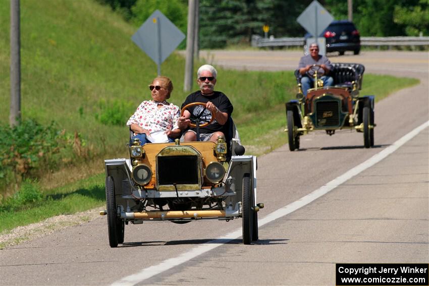 James Vasel's 1911 Brush Model E and Pat McDivitt's 1906 Ford Model F