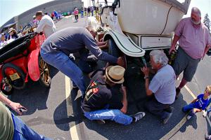 Ned Protexter's 1907 Brasier gets a tire change in Buffalo.