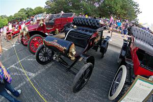 1903 Oldsmobile on display at the finish.