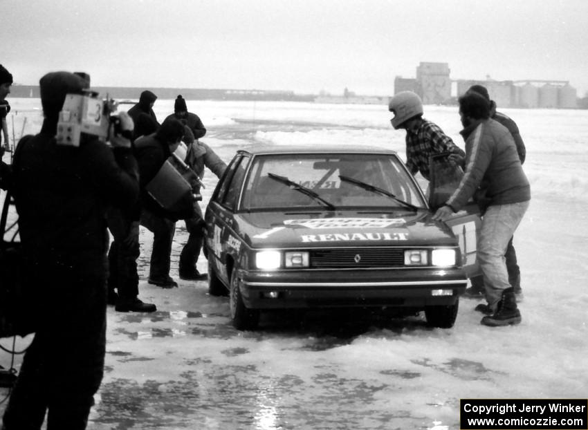 The Bobby Archer / Tommy Archer Renault Alliance in the pit for fuel and drivers change.