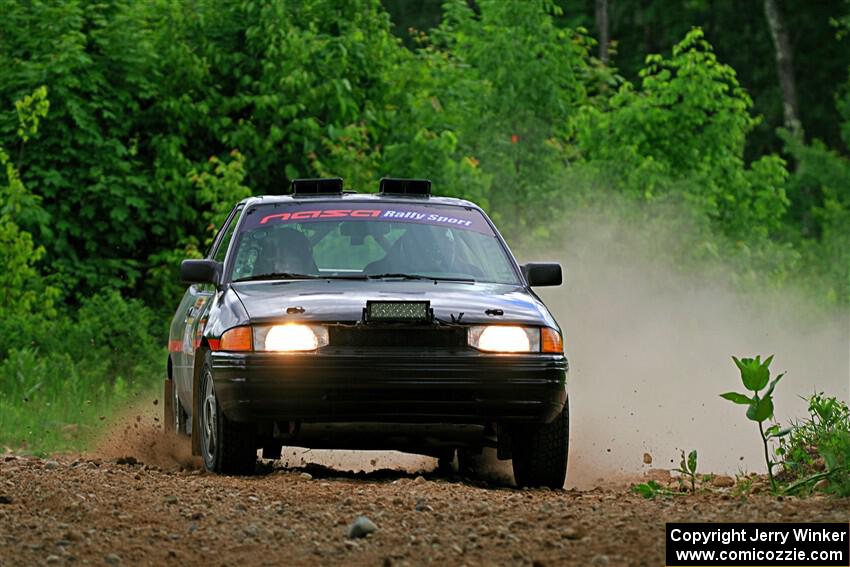 Joe Boburka / Elizabeth Unglenieks-Ploeg Ford Escort on SS1, Camp 3 North.