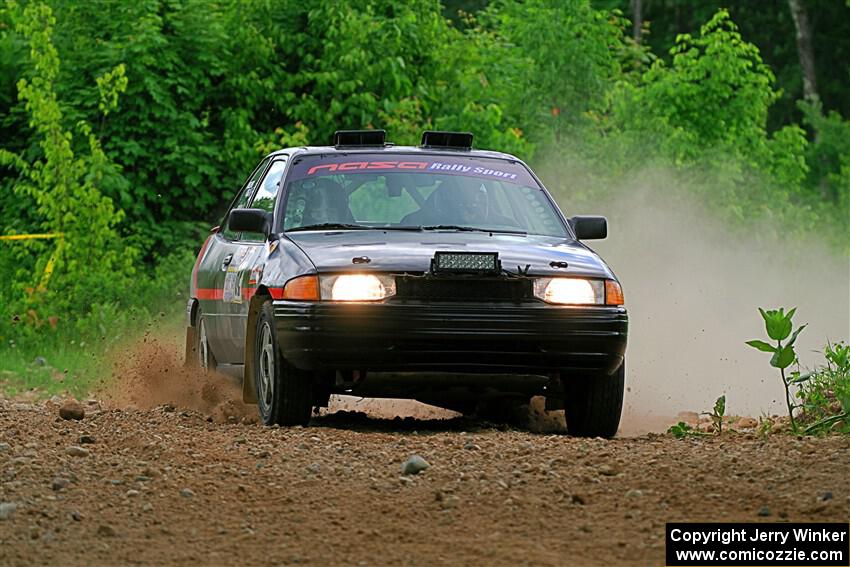 Joe Boburka / Elizabeth Unglenieks-Ploeg Ford Escort on SS1, Camp 3 North.