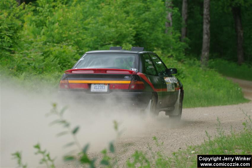 Joe Boburka / Elizabeth Unglenieks-Ploeg Ford Escort on SS1, Camp 3 North.