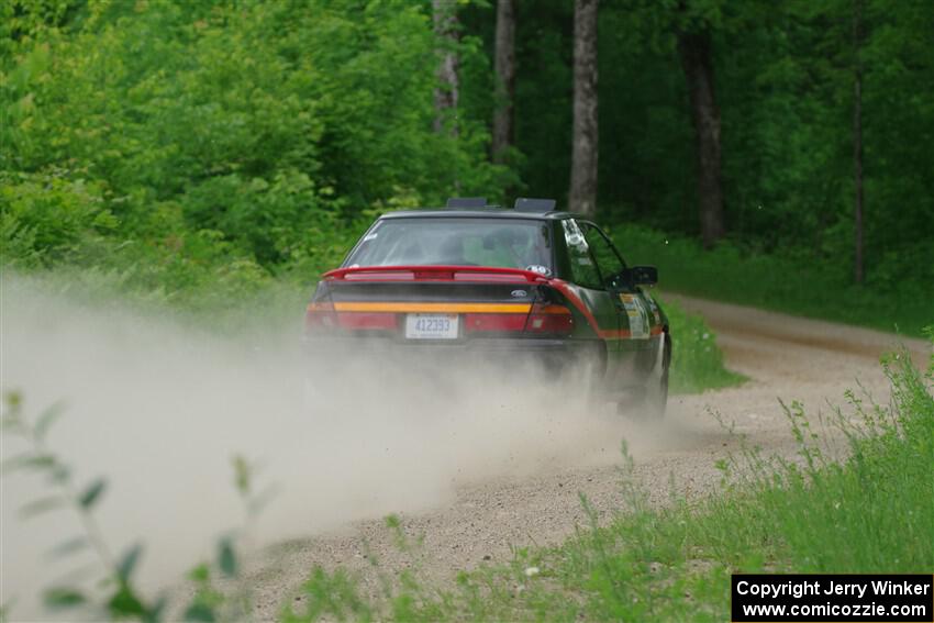 Joe Boburka / Elizabeth Unglenieks-Ploeg Ford Escort on SS1, Camp 3 North.