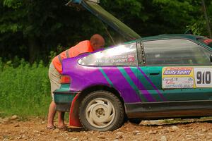 A course marshal repairs a battery issue on the Maegan Burkart / Joanna Seaman Honda CRX Si on SS2, Skunk Creek.