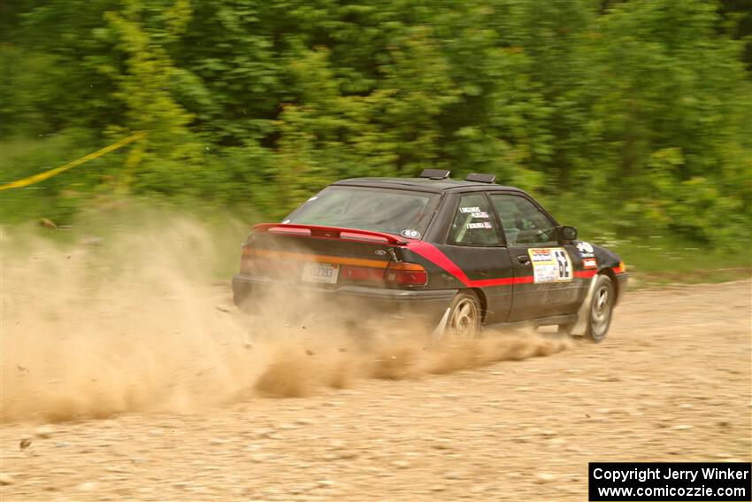 Joe Boburka / Elizabeth Unglenieks-Ploeg Ford Escort on SS3, Woodtick Hollow.