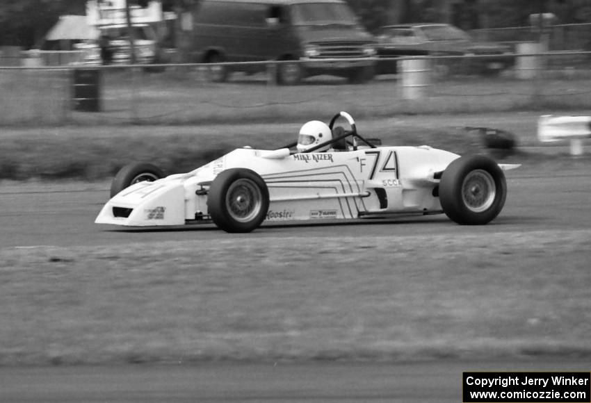 Mike Kizer's Lola T-640/44B Formula Ford