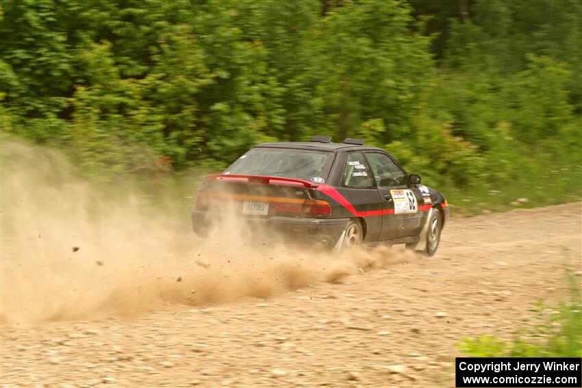 Joe Boburka / Elizabeth Unglenieks-Ploeg Ford Escort on SS3, Woodtick Hollow.