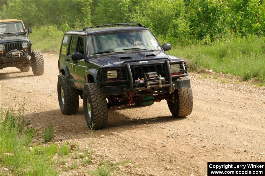 A Jeep Grand Cherokee sweeps SS4, Hollow Woodtick.