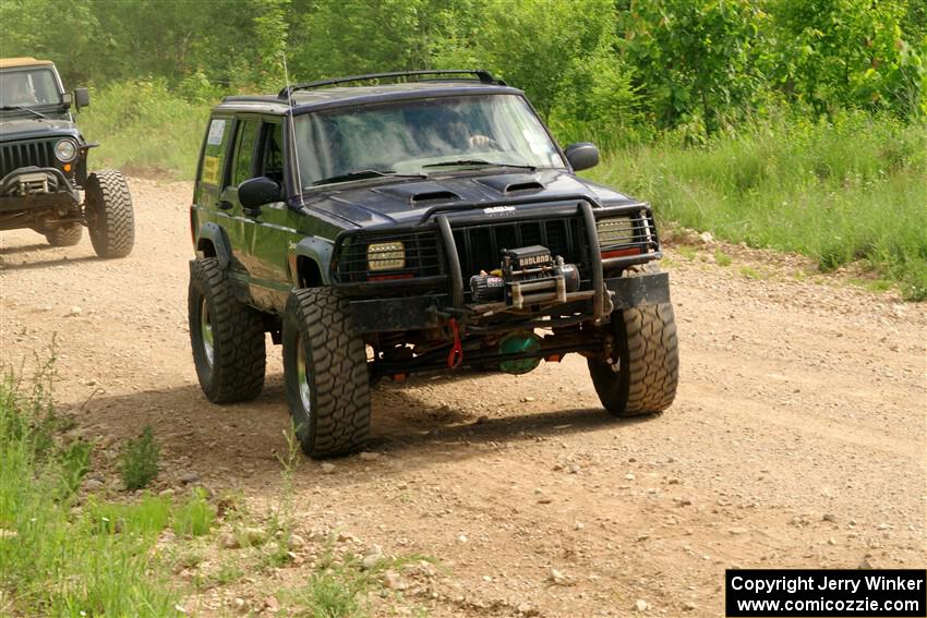 A Jeep Grand Cherokee sweeps SS4, Hollow Woodtick.