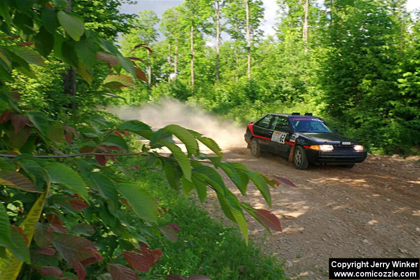 Joe Boburka / Elizabeth Unglenieks-Ploeg Ford Escort on SS5, Chainsaw Junksin.