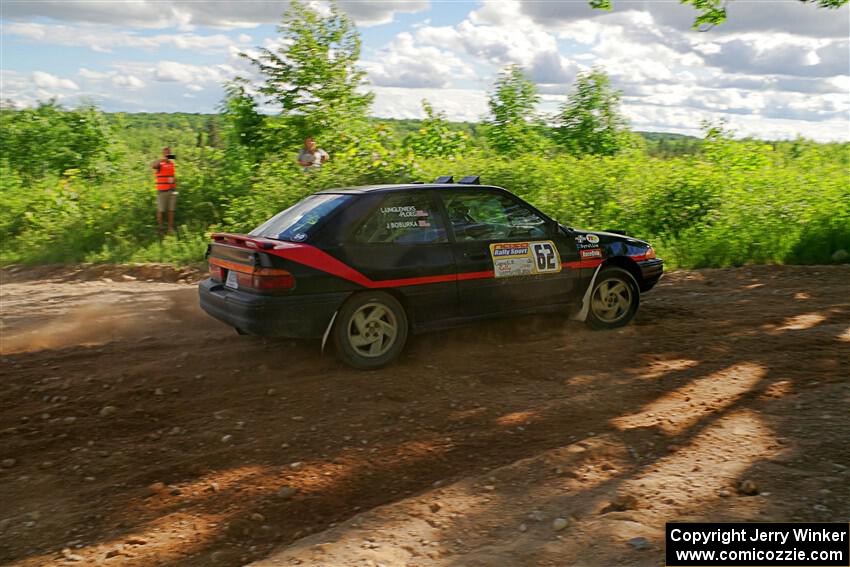 Joe Boburka / Elizabeth Unglenieks-Ploeg Ford Escort on SS5, Chainsaw Junksin.