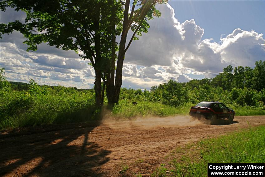 Joe Boburka / Elizabeth Unglenieks-Ploeg Ford Escort on SS5, Chainsaw Junksin.