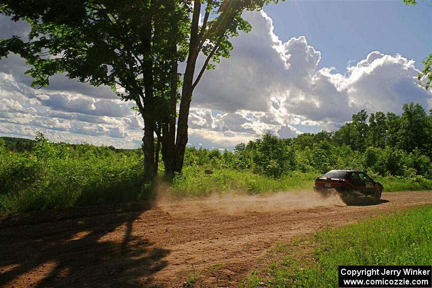 Joe Boburka / Elizabeth Unglenieks-Ploeg Ford Escort on SS5, Chainsaw Junksin.