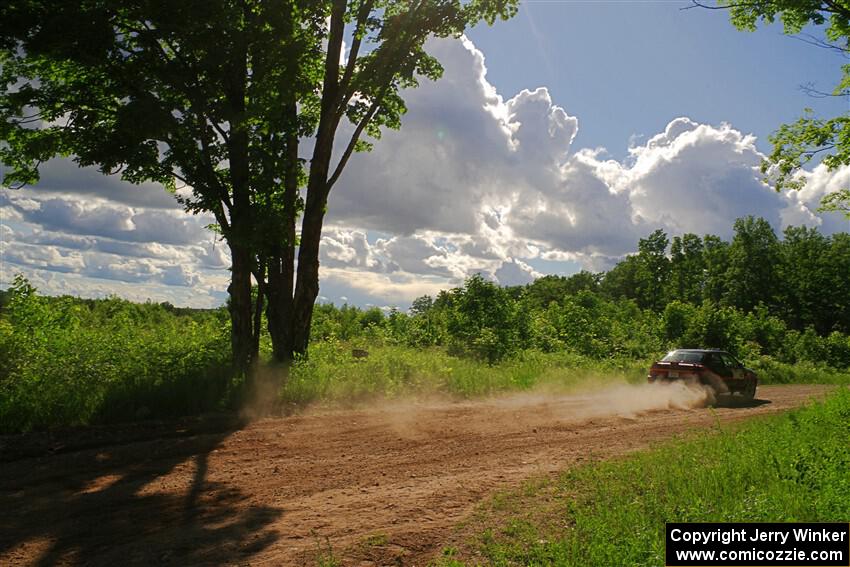 Joe Boburka / Elizabeth Unglenieks-Ploeg Ford Escort on SS5, Chainsaw Junksin.