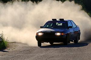 Joe Boburka / Elizabeth Unglenieks-Ploeg Ford Escort on SS6, Camp 3 South.