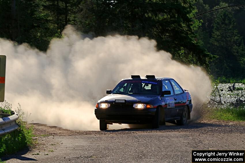 Joe Boburka / Elizabeth Unglenieks-Ploeg Ford Escort on SS6, Camp 3 South.