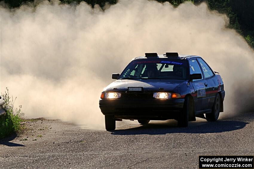 Joe Boburka / Elizabeth Unglenieks-Ploeg Ford Escort on SS6, Camp 3 South.