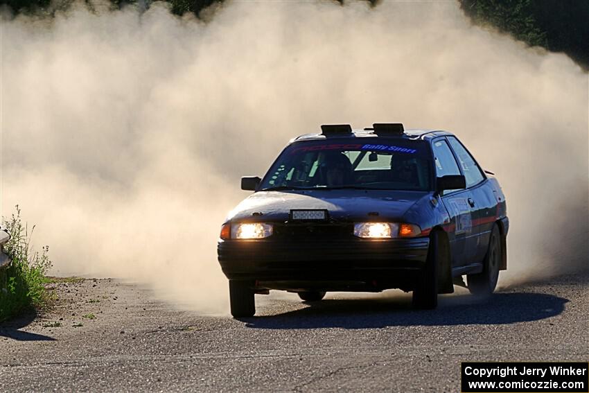 Joe Boburka / Elizabeth Unglenieks-Ploeg Ford Escort on SS6, Camp 3 South.
