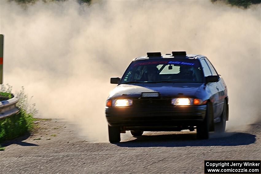 Joe Boburka / Elizabeth Unglenieks-Ploeg Ford Escort on SS6, Camp 3 South.