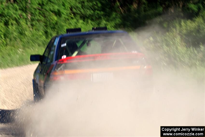 Joe Boburka / Elizabeth Unglenieks-Ploeg Ford Escort on SS6, Camp 3 South.
