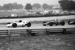 Greg Smith's Citation-Zink Z-18B leads Rick Kammen's Lynx B during the Formula Vee race.