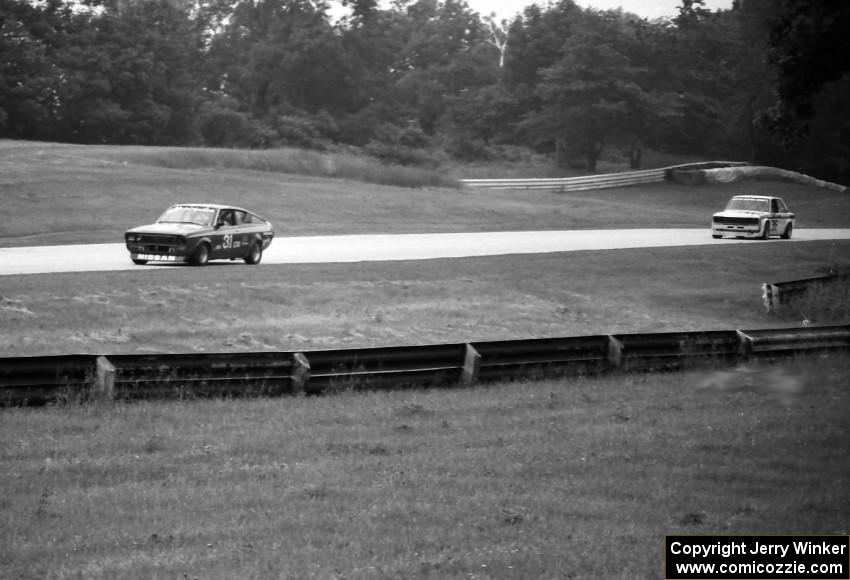 GT-4 battle: Tom Howen's Datsun B210 leads Joe Maloy's Datsun 510