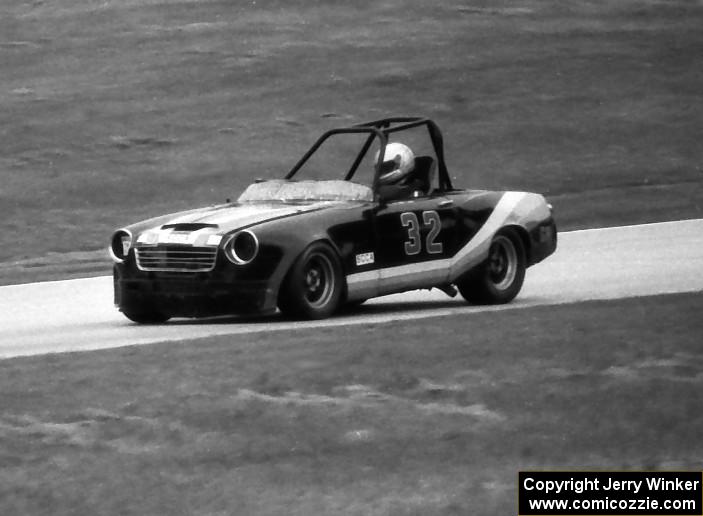 Alice Graves' G Production Datsun 1600