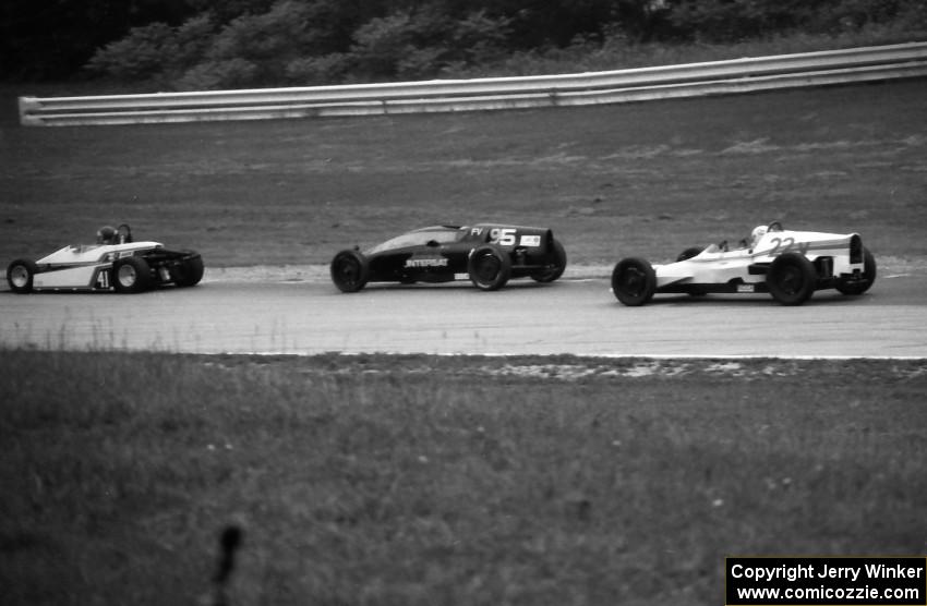 Greg McCammack's Zink Z-19 Formula 440 is chased by Eric Tremayne's Stiletto Formula Vee and Jerry Knapp's Lynx B Formula Vee