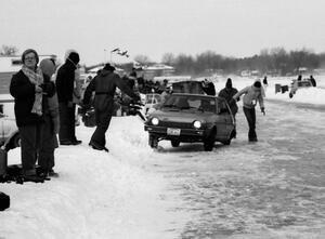 The Greg Wernecke / Mike Thompson Fiat Strada comes into the pit minus a wheel.