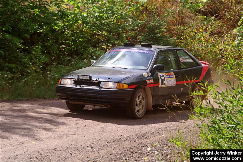 Joe Boburka / Elizabeth Unglenieks-Ploeg Ford Escort on SS3, Norway Home.