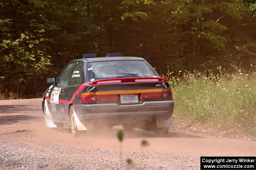 Joe Boburka / Elizabeth Unglenieks-Ploeg Ford Escort on SS3, Norway Home.