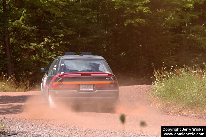Joe Boburka / Elizabeth Unglenieks-Ploeg Ford Escort on SS3, Norway Home.