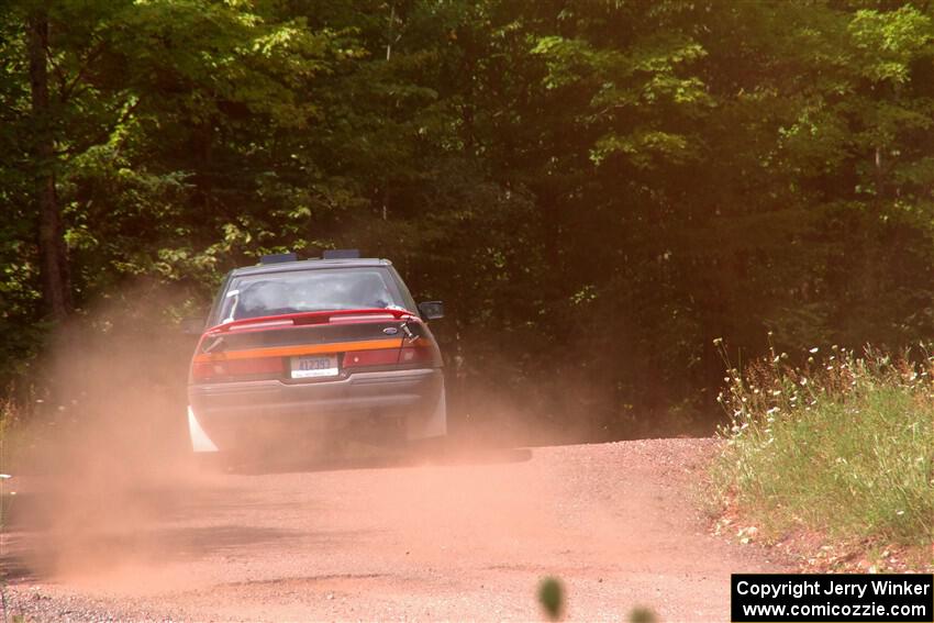 Joe Boburka / Elizabeth Unglenieks-Ploeg Ford Escort on SS3, Norway Home.