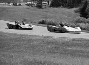 Al Mitchell's Tiga SC85 leads Bill O'Connor's Lola T-598 in Sports 2000 practice