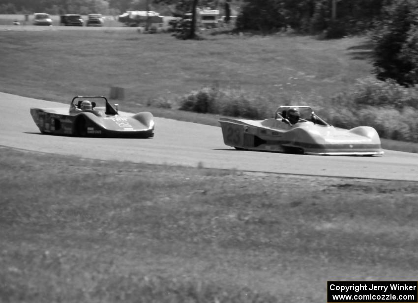 Al Mitchell's Tiga SC85 leads Bill O'Connor's Lola T-598 in Sports 2000 practice