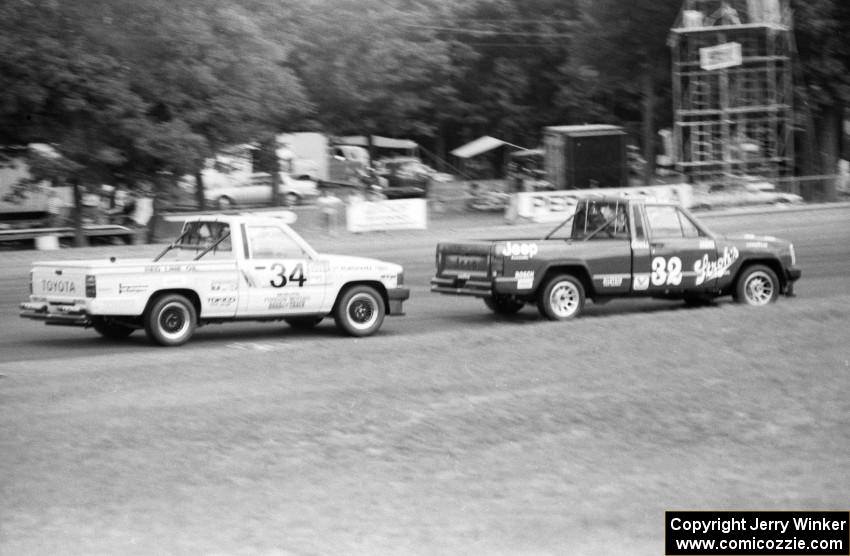 Bobby Archer's Jeep Comanche leads Steve Lewis' Toyota Pickup during the race.