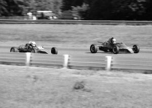 Bill Bergeron's Viking (L) and ???'s Van Diemen RF85 (R) Formula Fords