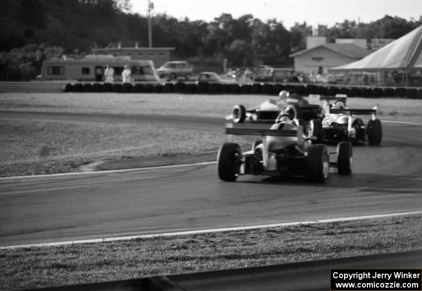 Mondiale Formula SAABs battle in turn 5.