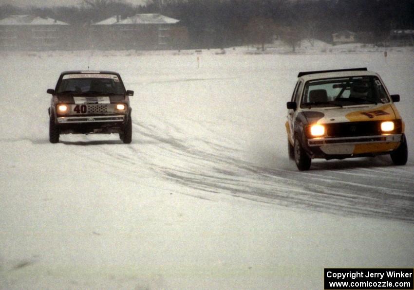 Kyle Smith / Paul Gilbert VW Rabbit and Bill Japp / Rob Edwards VW Rabbit on the front straight.