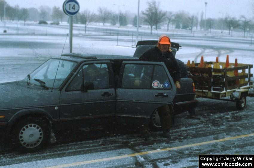 John Niemi decides it's a good day to cancel the 3MSCC autocross in November '88